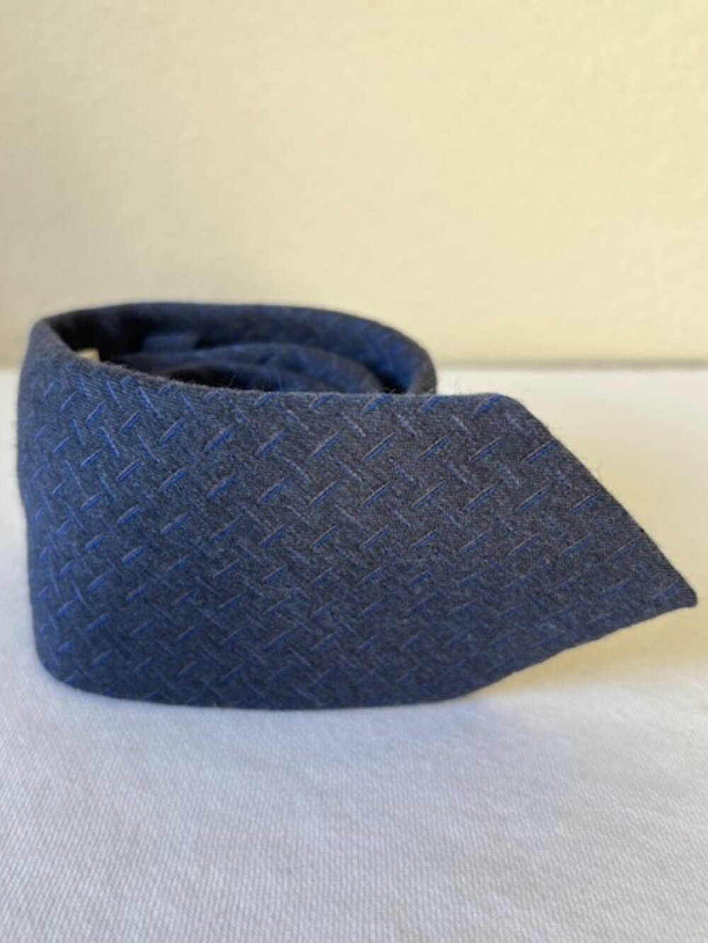 TITLE OF WORK NAVY WOOL&SILK MADE IN INTALY TIE